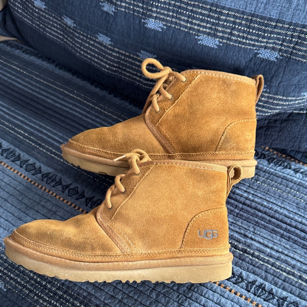 UGG Tan Kids Boots Unisex. Size 4